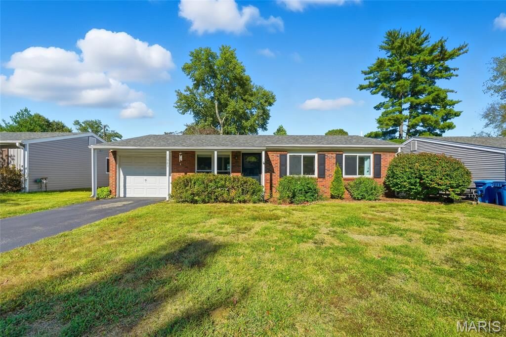 Property Photo: 11983 Brookmont Drive MO 63043