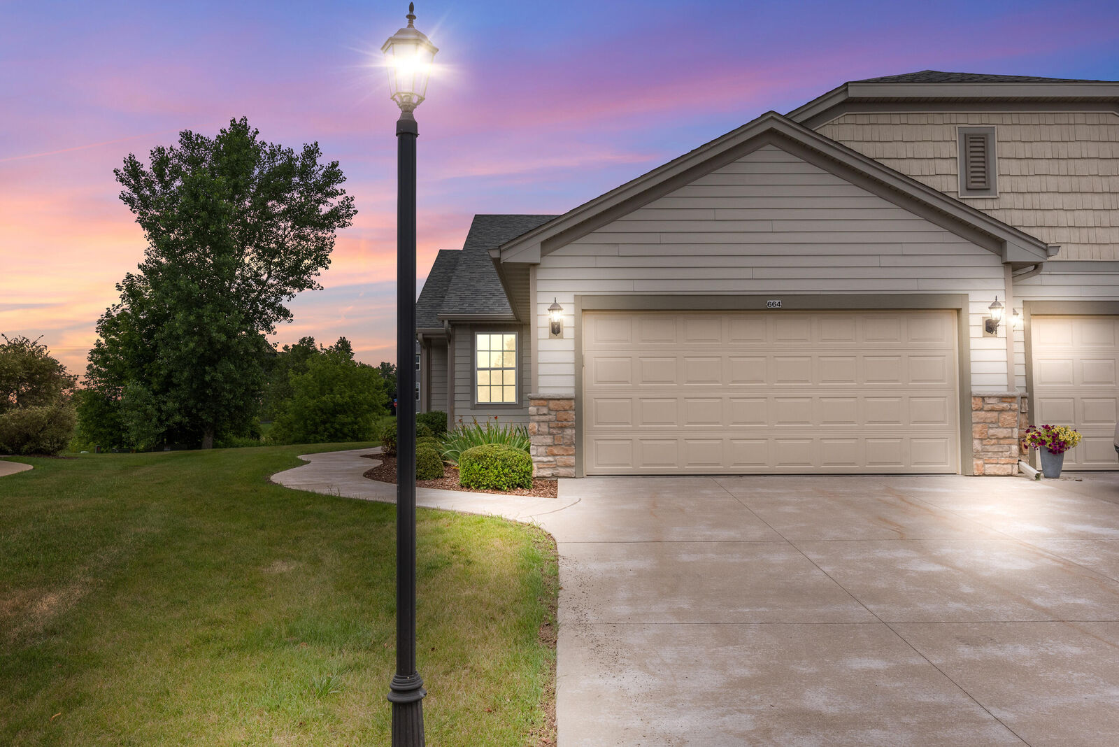 Property Photo: 664 Farmstead Ct WI 53086