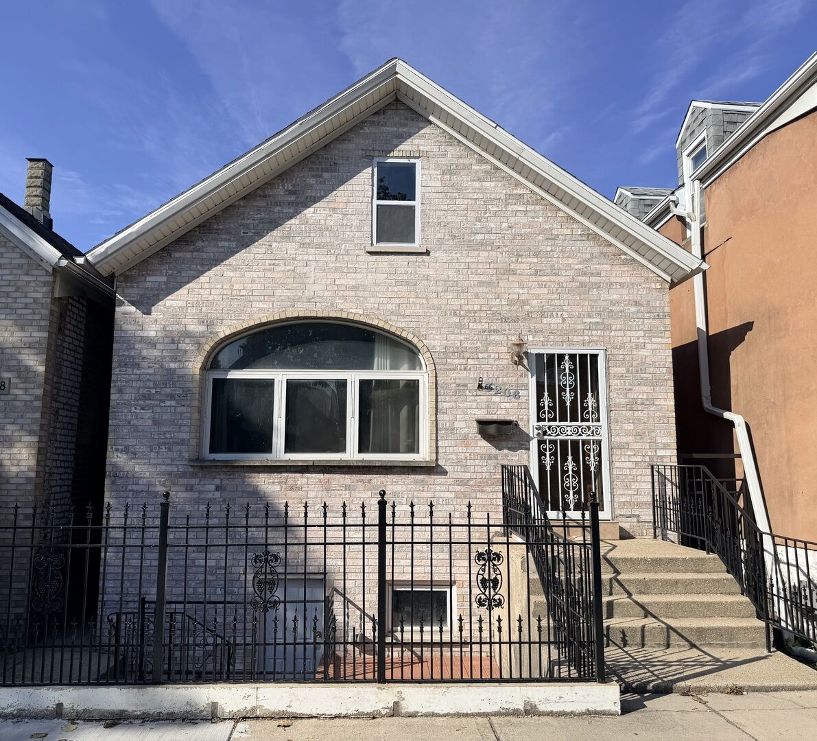 Property Photo:  3206 S Lowe Avenue  IL 60616