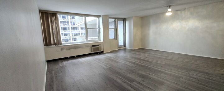 Property Photo: 4250 N Marine Drive 827 IL 60613