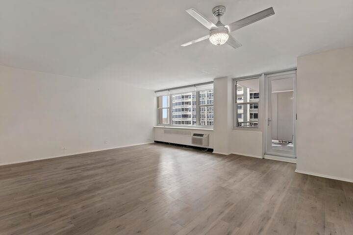 Property Photo: 4250 N Marine Drive 827 IL 60613