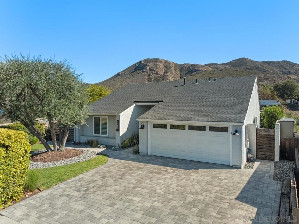 Property Photo: 6831 El Banquero Pl CA 92119