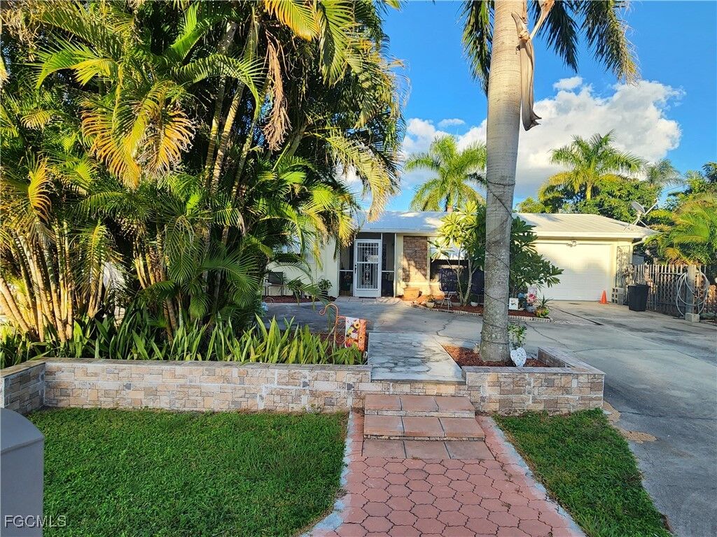 Property Photo: 1370 Harbor View Drive FL 33917