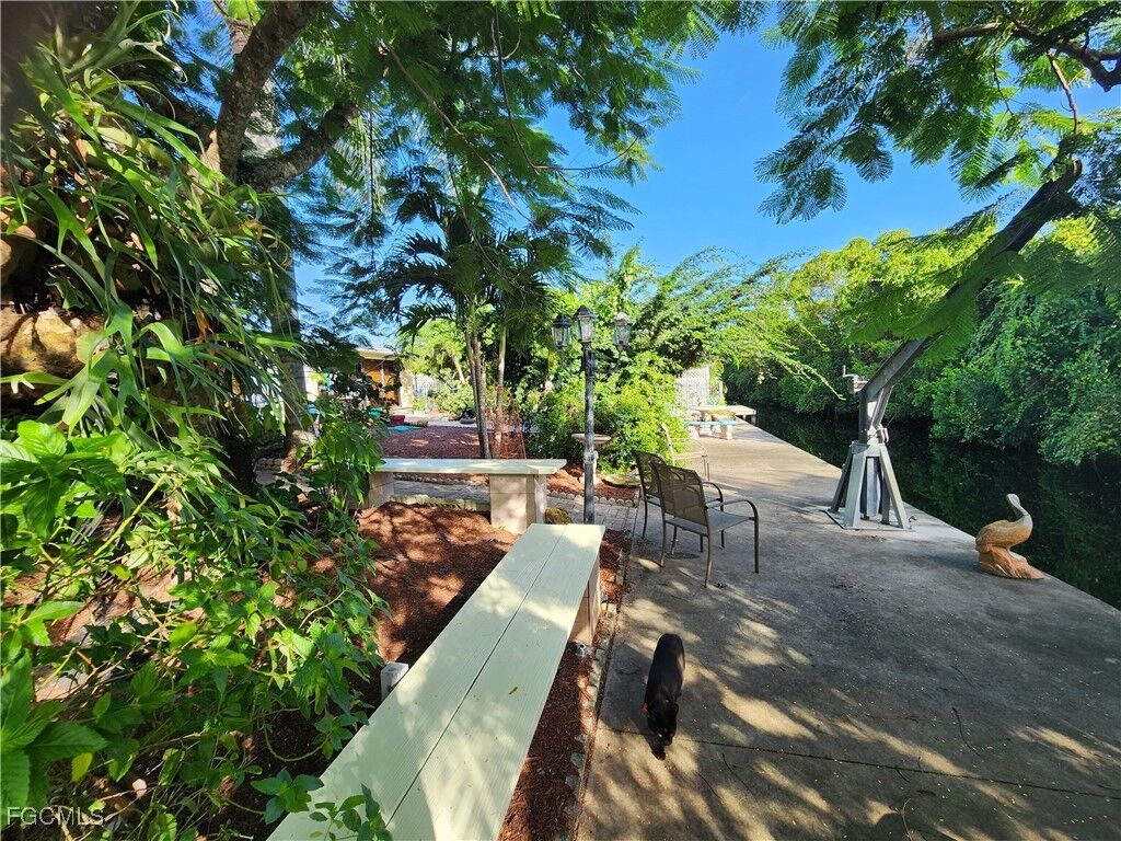 Property Photo:  1370 Harbor View Drive  FL 33917 