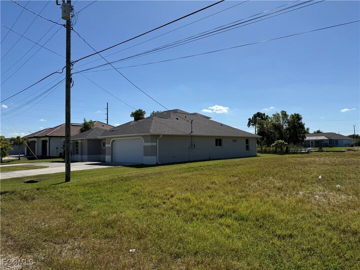 Property Photo:  118 SW 31st Terrace  FL 33914 