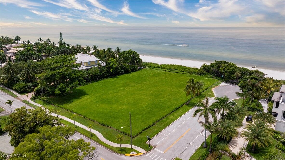 Property Photo:  275 Gulf Shore Boulevard N  FL 34102 