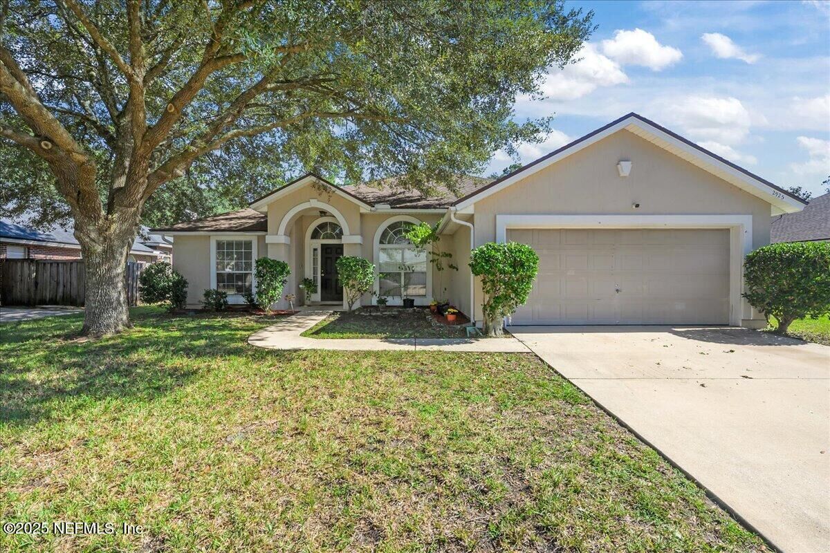Property Photo: 2925 Turning Leaf Lane FL 32221