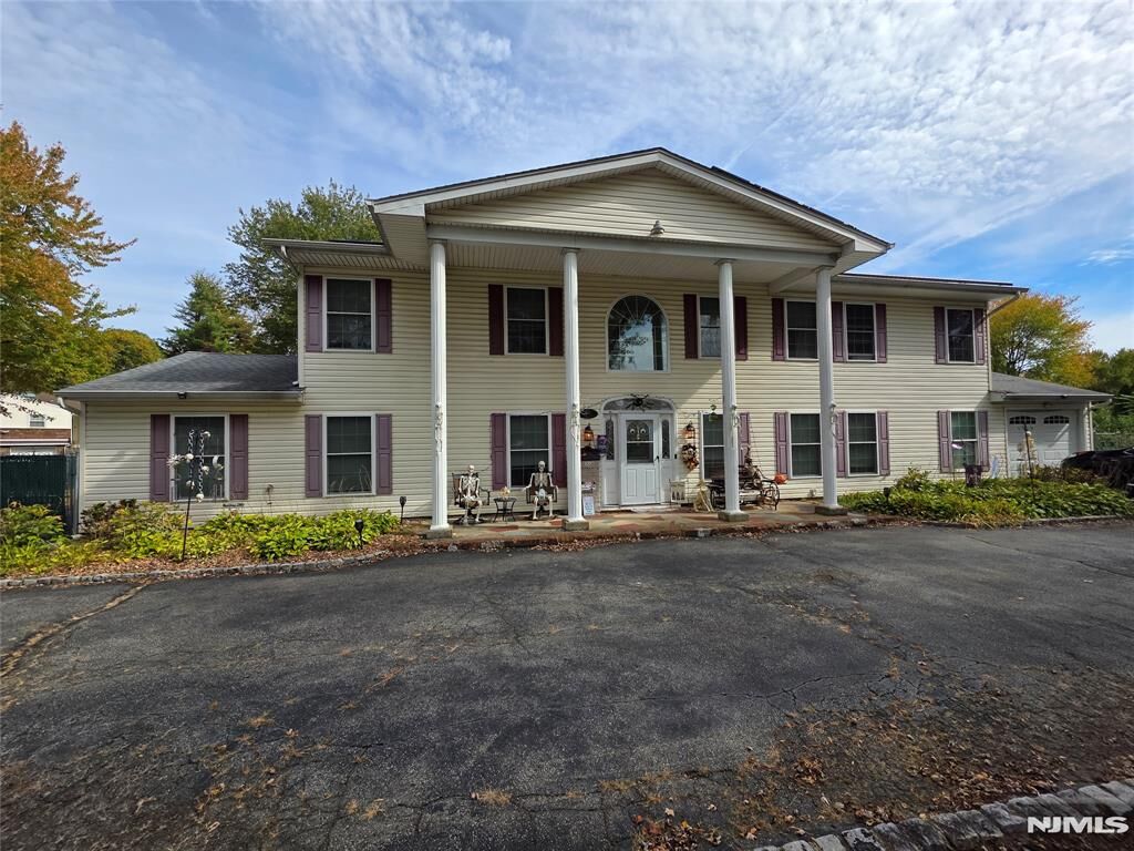 Property Photo:  255 Knoll Road  NJ 07034 
