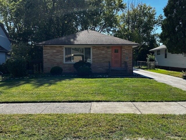 Property Photo:  22708 Jennings Street  OH 44128
