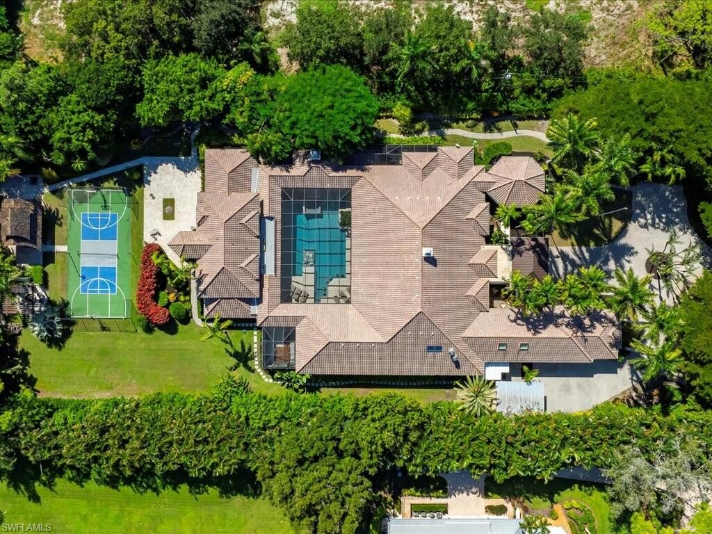 Property Photo:  656 Hickory Rd  FL 34108 