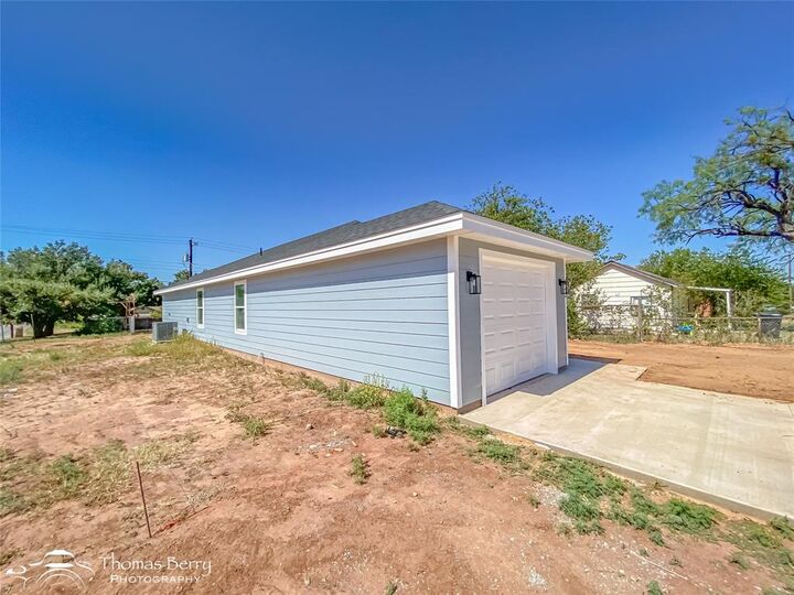 Property Photo: 442 Portland Avenue TX 79605