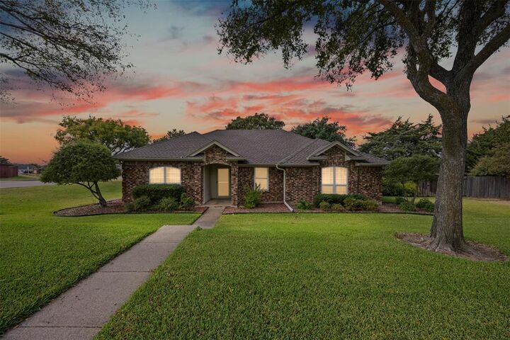 Property Photo: 621 Prestonwood Trail TX 75115