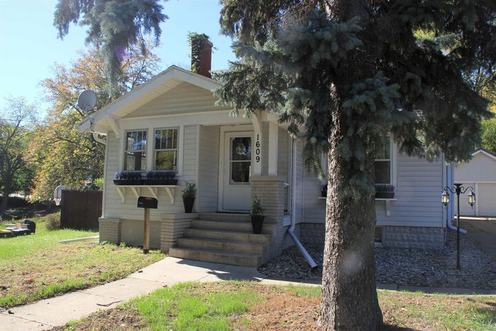 Property Photo:  1609 Helmer  IA 51103 