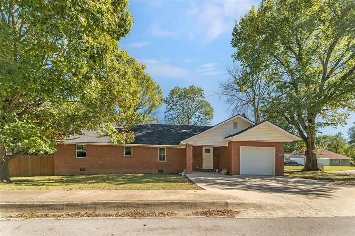 Property Photo:  200 County Avenue  AR 72744 