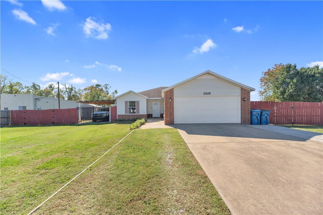 Property Photo:  2205 S Harvey Wakefield Avenue  AR 72751 