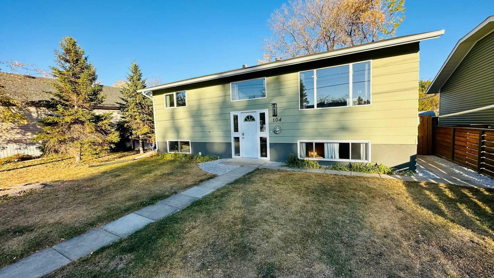 Property Photo: 104 22 Street NW AB T0J 0Y1