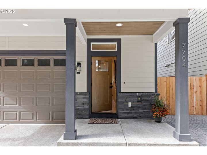 Property Photo: 7704 SW Layton Ln OR 97224