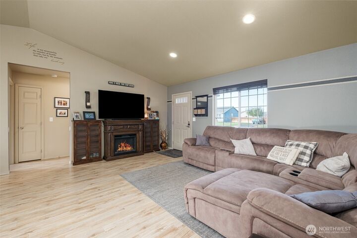 Property Photo:  52  Linda Ridge Loop  WA 98823 
