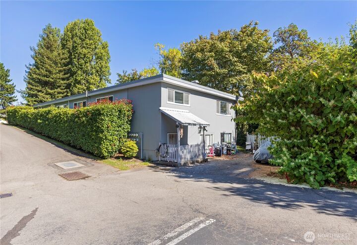 Property Photo: 2600 2634 Thorndyke Avenue W WA 98199