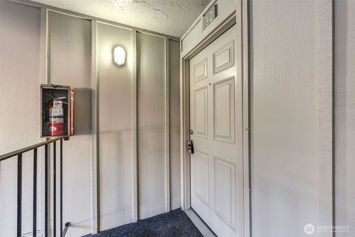 Property Photo: 12521 NE 117th Place G2 WA 98034