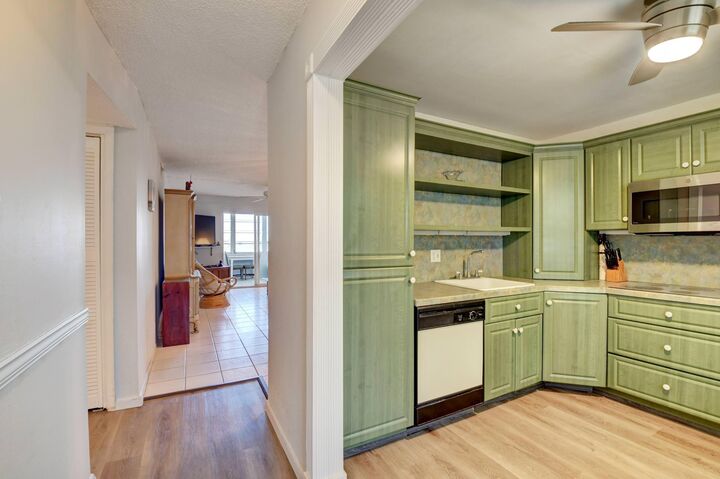 Property Photo: 2620 NE 1st Court 403 FL 33435