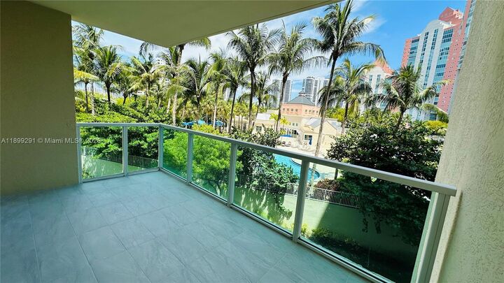Property Photo: 3340 NE 190th St 403 FL 33180