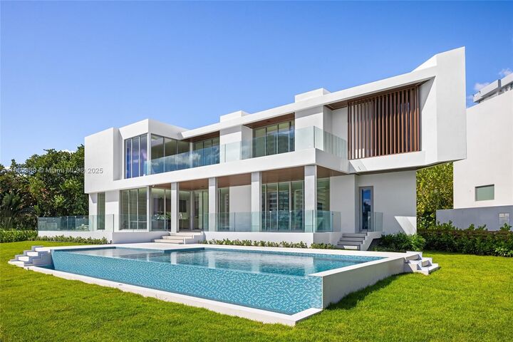 Property Photo:  503 Palm Dr  FL 33009
