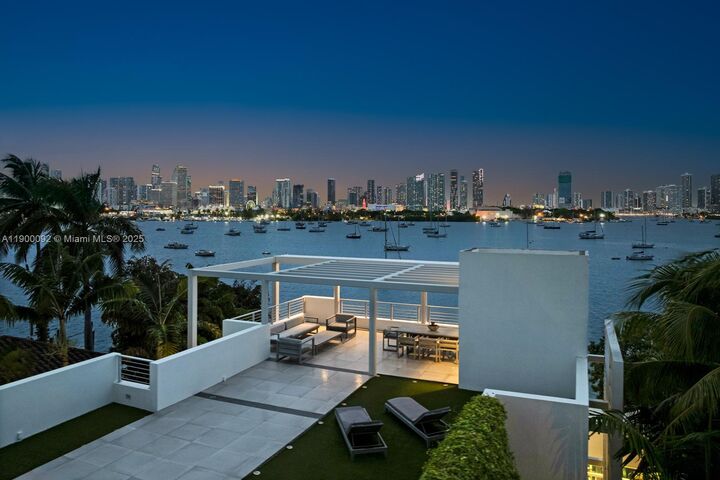 440 S Hibiscus Dr  Miami Beach FL 33139 photo