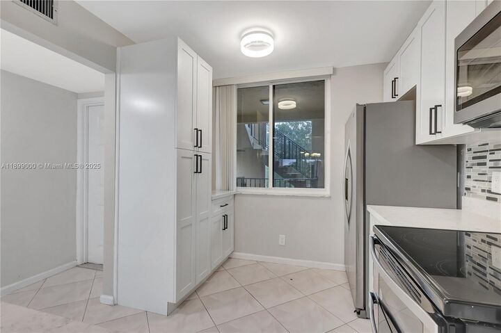 Property Photo: 8592 W Sunrise Blvd 317 FL 33322