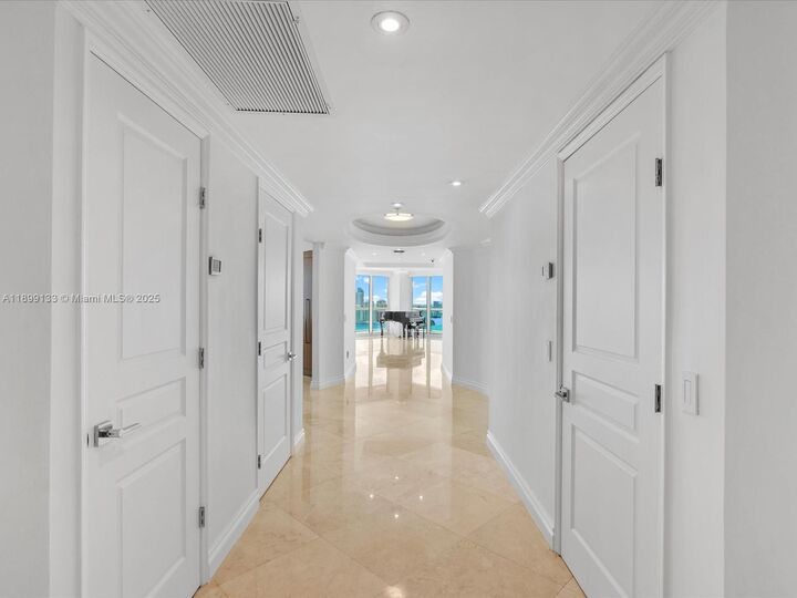 Property Photo: 3370 Hidden Bay Dr 3113 FL 33180