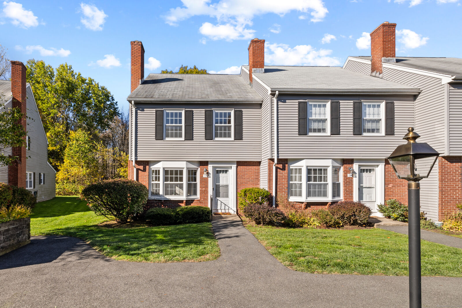 Property Photo:  7 Barrington Drive Apt A  CT 06109 