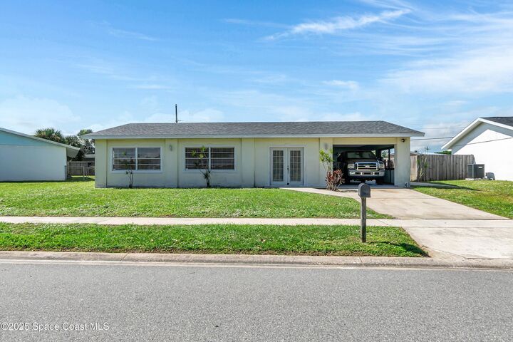 Property Photo:  920 NE Burn Drive NE  FL 32905