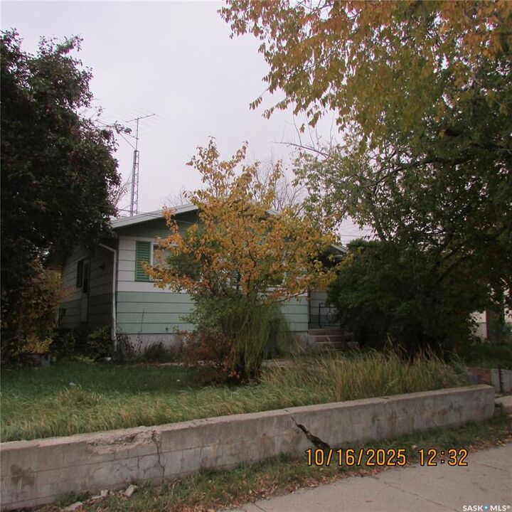 Property Photo: 406 Chickney Street SK S0A 2B0