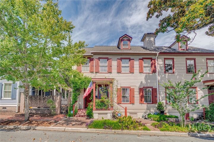 Property Photo:  540 E Taylor Street  GA 31401
