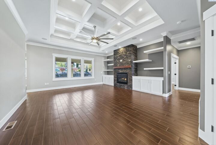 Property Photo:  2303 W 49th Ave  WA 99337 