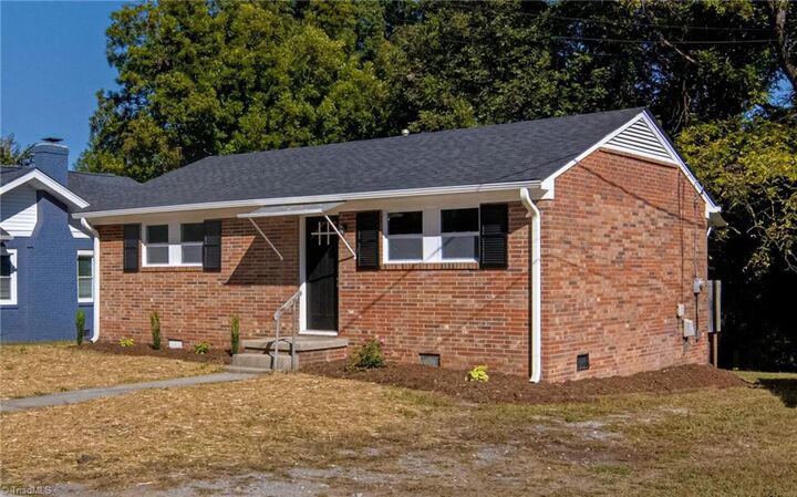 Property Photo:  1407 Randolph Avenue  NC 27406 
