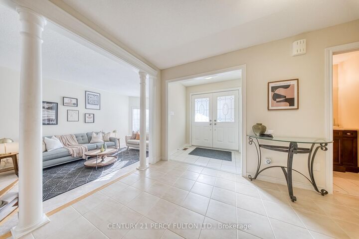 Photo de la propriété: 165 Elizabeth Street ON L1T 3Y4