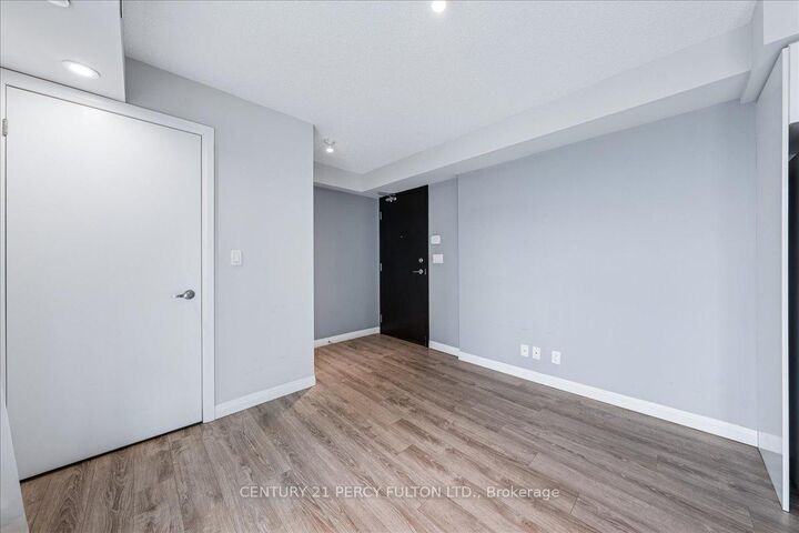 Property Photo:  2150 Lawrence Avenue E 1503  ON M1R 3A7