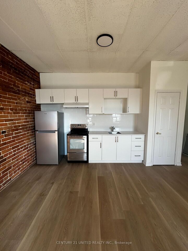 Property Photo: 174.5 Hunter Street W 6 ON K9H 2L2