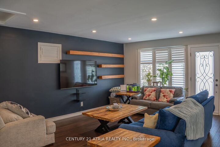 Property Photo: 76 Livingston Road ON M1E 1L4