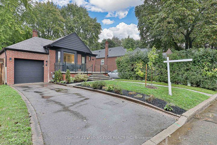 Property Photo:  43 Barclay Road  ON M3H 3E2
