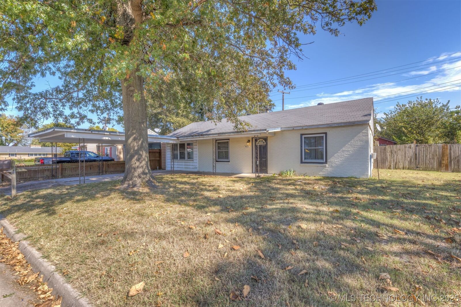 Property Photo:  415 N Orphan Street  OK 74361
