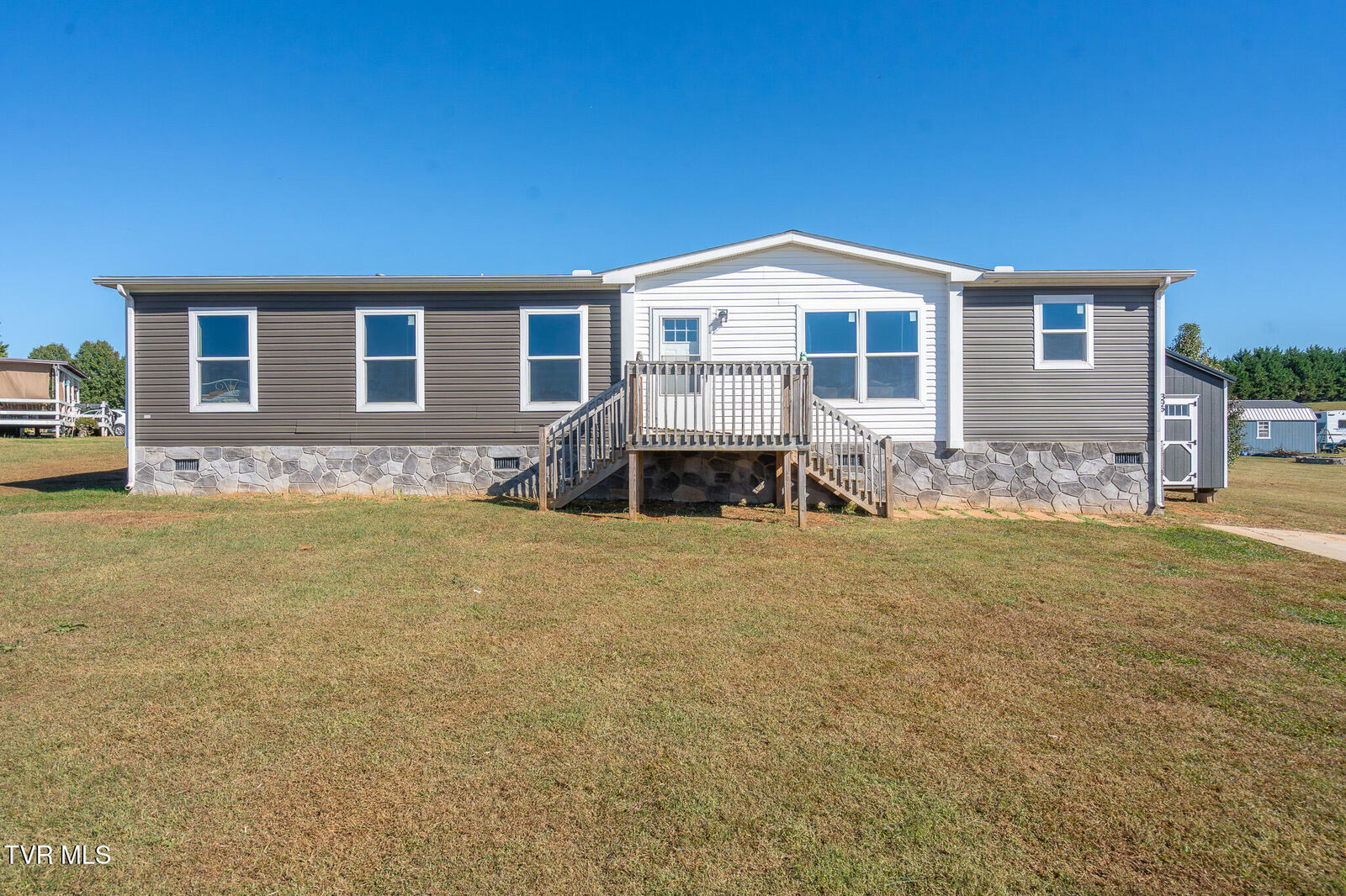Property Photo: 395 Ebenezer Loop Loop TN 37641