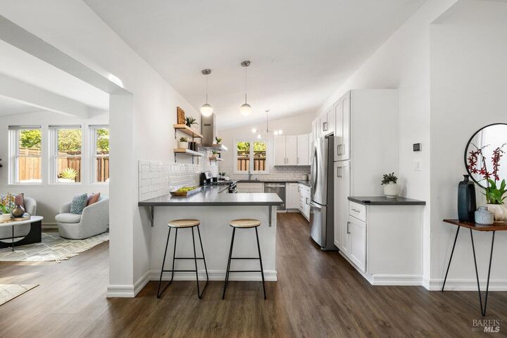 Property Photo: 106 Labrea Way CA 94903