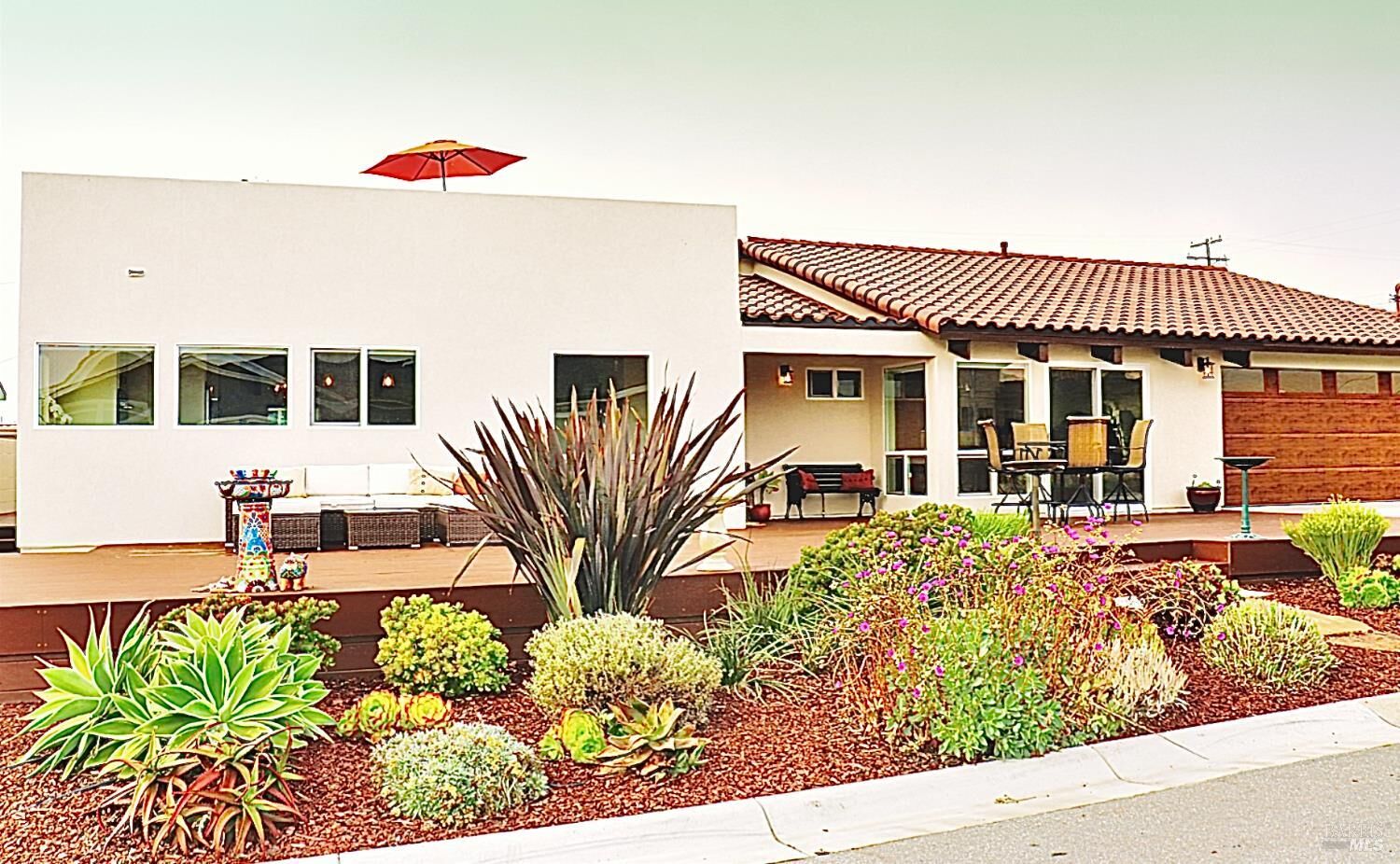 Property Photo: 175 Tahiti Street CA 93442