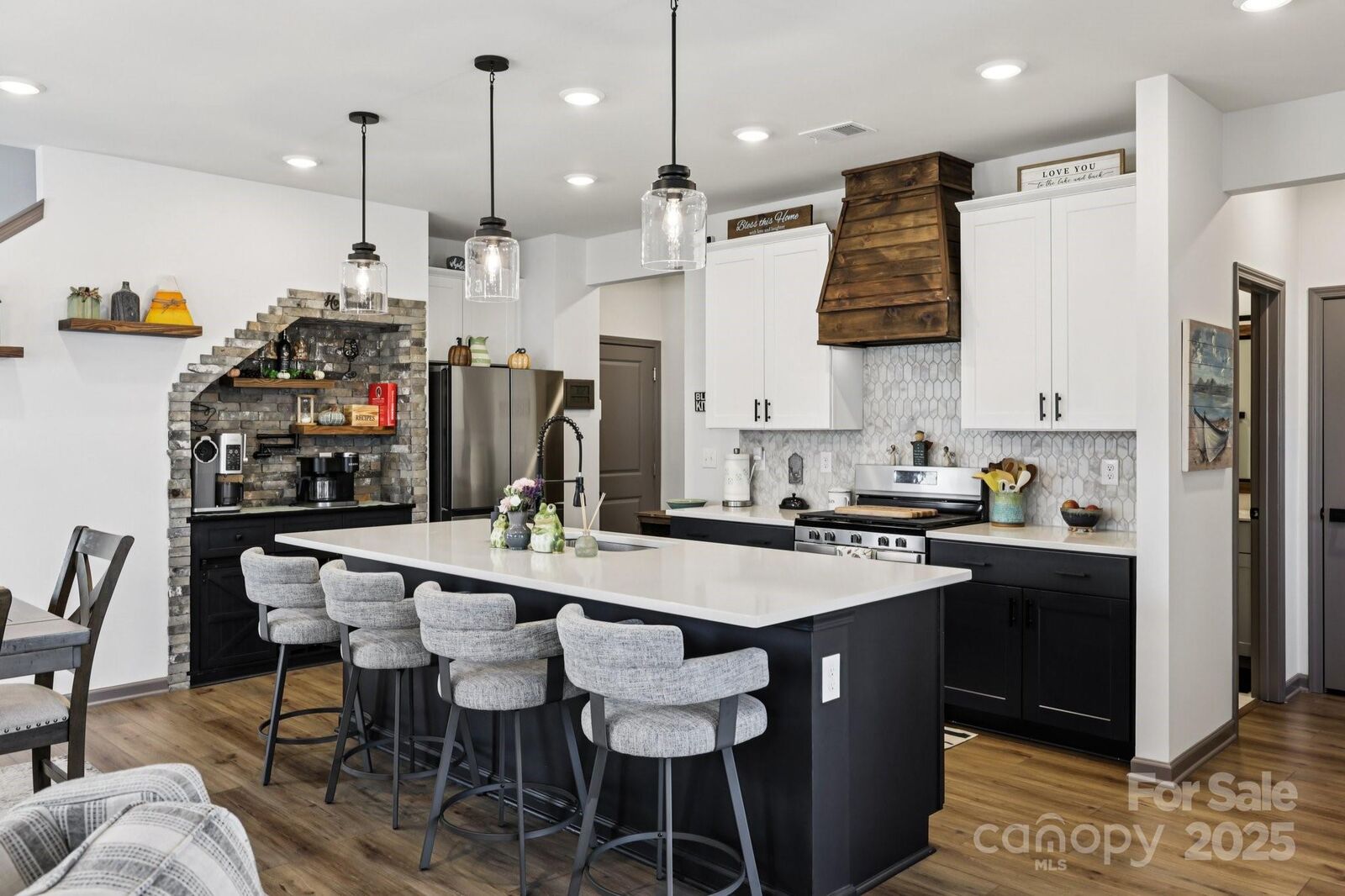 Property Photo:  208 Canoga Avenue  SC 29745 