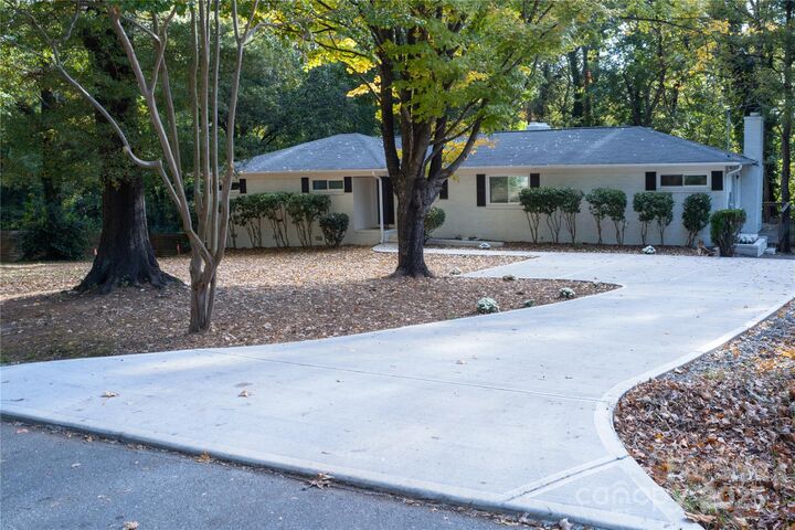 Property Photo: 1118 Jenkins Drive NC 28212