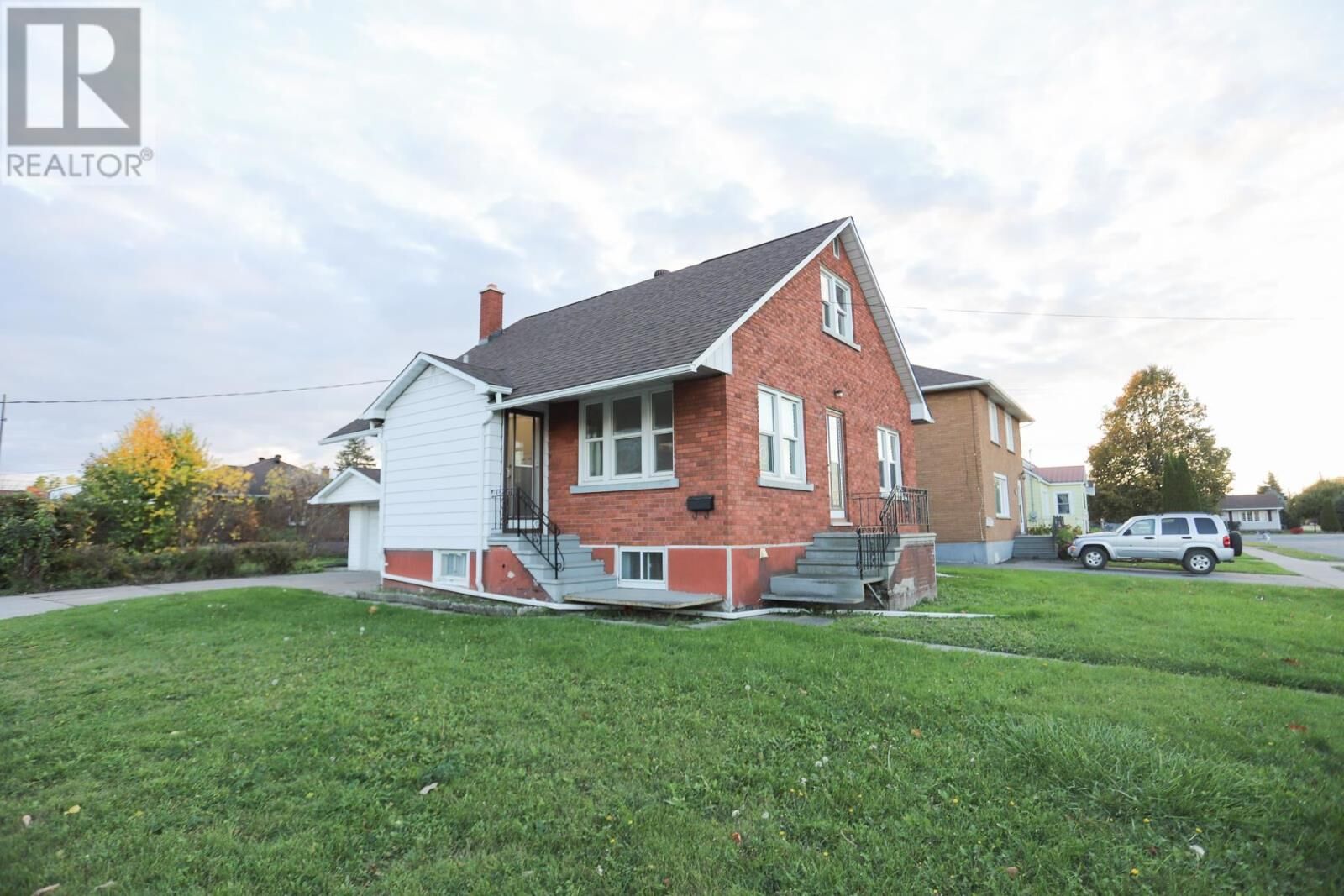 Photo de la propriété:  175 Henrietta Ave  ON P6C 2A2 