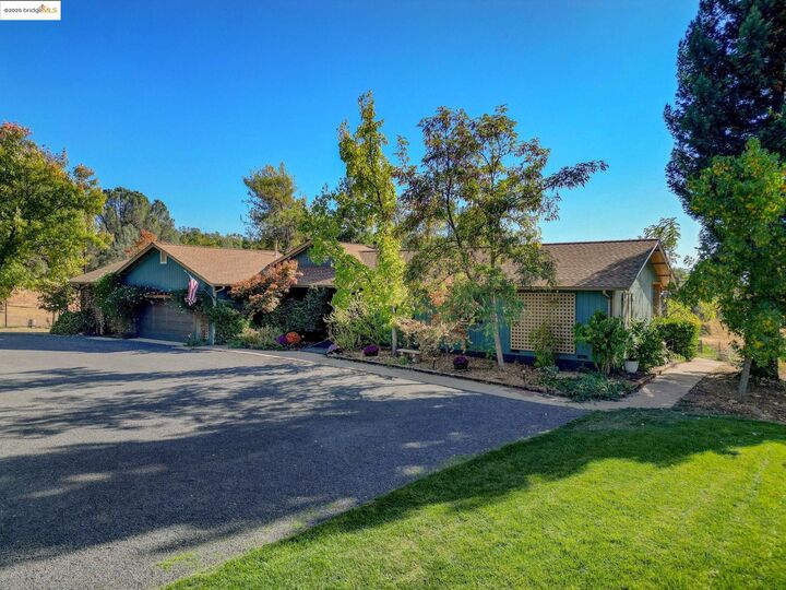 Property Photo:  9661 Fraguero Rd  CA 95370 