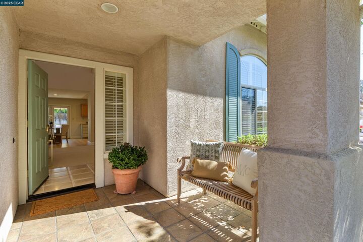 Property Photo: 321 Liveoak Ct CA 94553